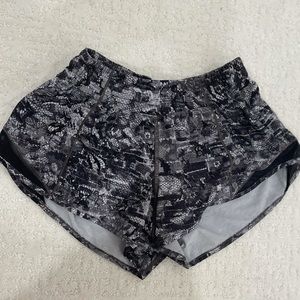 Lululemon Hotty Hot Shorts 2.5